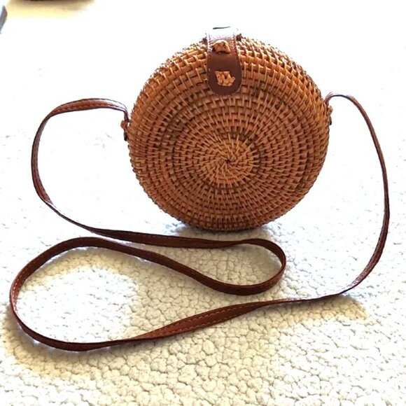 Brown Tan Crossbody Wicker Bag Round Shape 7" diameter snap close blue interior - Picture 1 of 16